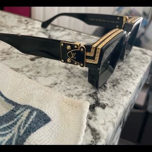 Authentic Louis Vuitton Mens Sunglasses